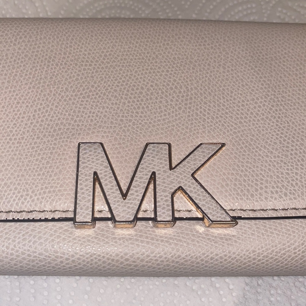 MK pebled wallet